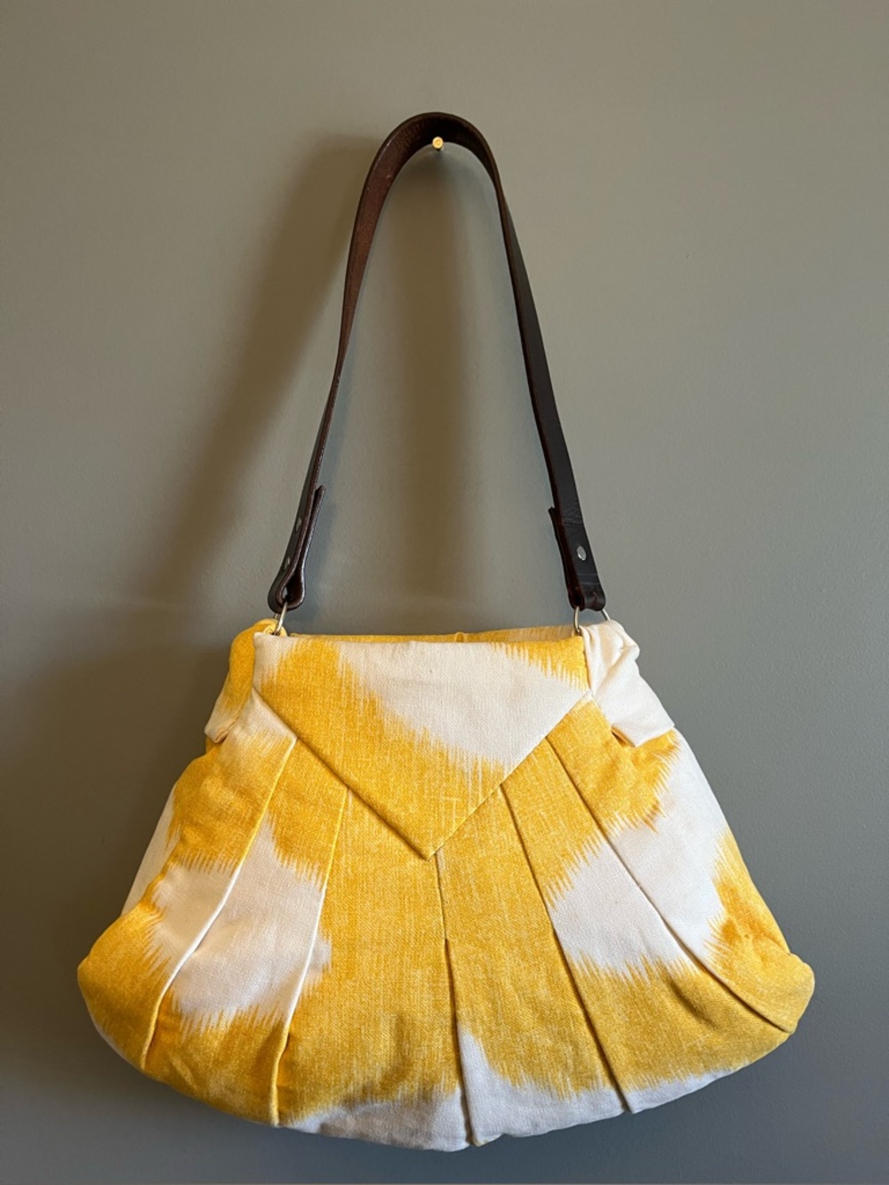 Yellow and White Pleated Canvas Shoulder/Handbag